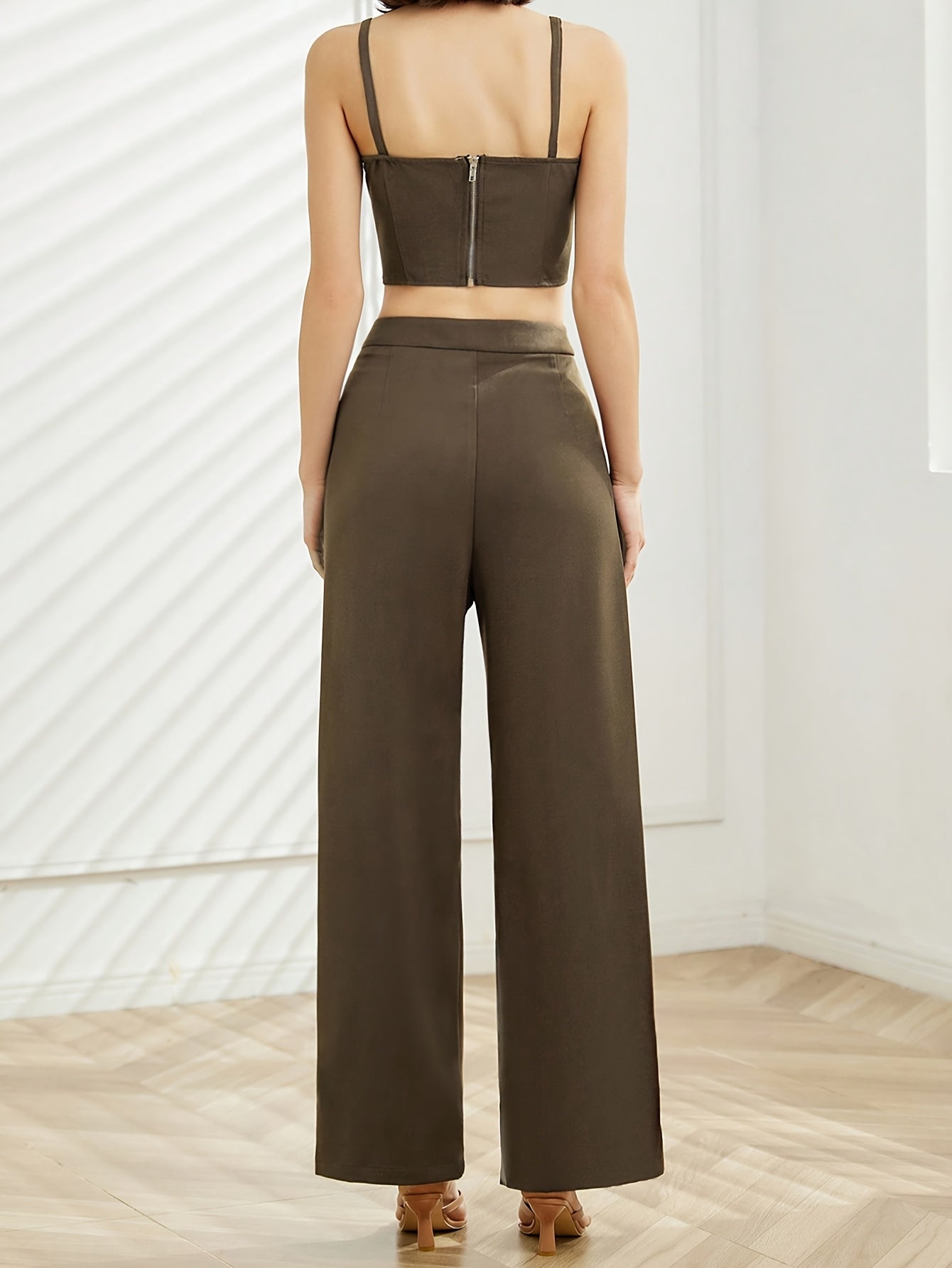 European and American Chic Women'S Beige Casual Chic Two-Piece Set with Chain Detail Camisole and Wide-Leg Pants