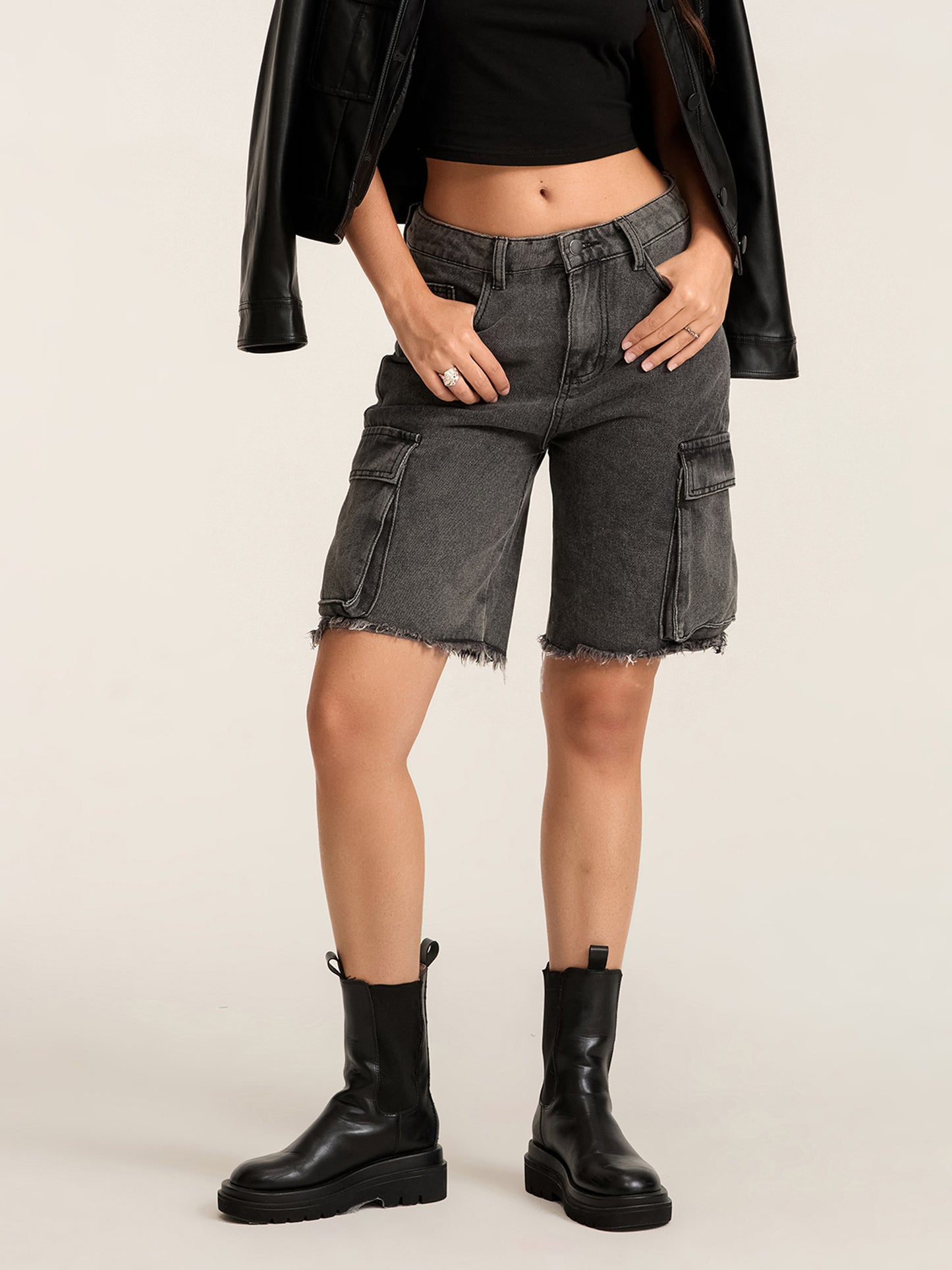 1pc Women'S Casual Cotton Blend Faux Denim Shorts, Solid Color, Multiple Pockets, Straight Leg, Knee-Length, Raw Edge, Pull-On Jean Shorts for Spring\u002FSummer\u002FFall