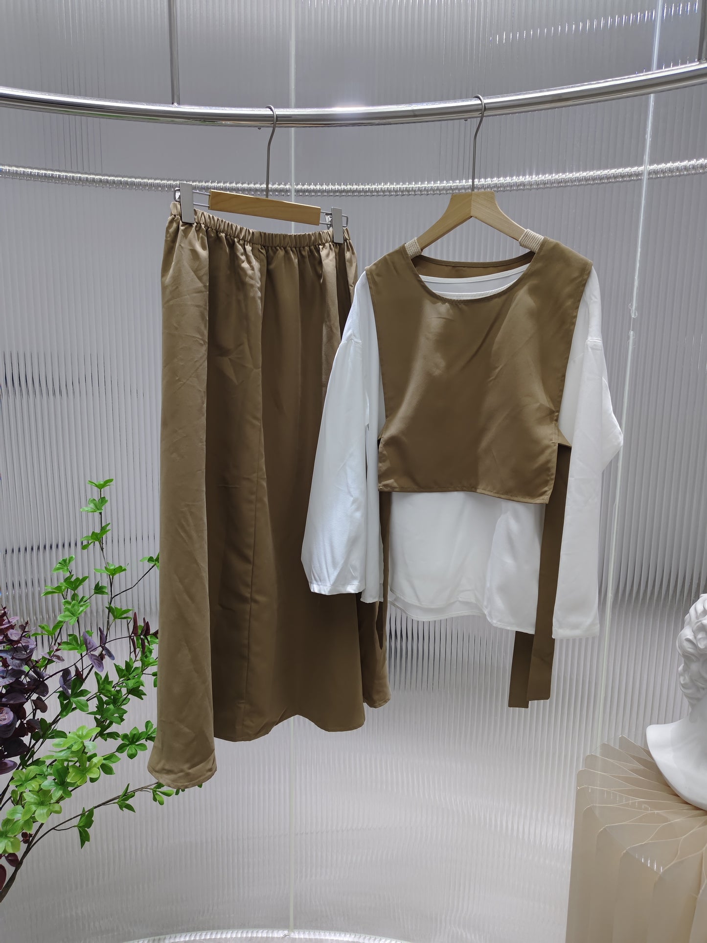 New Spring and Autumn European Design Top with Style Shirt and Versatile Skirt Set for Women