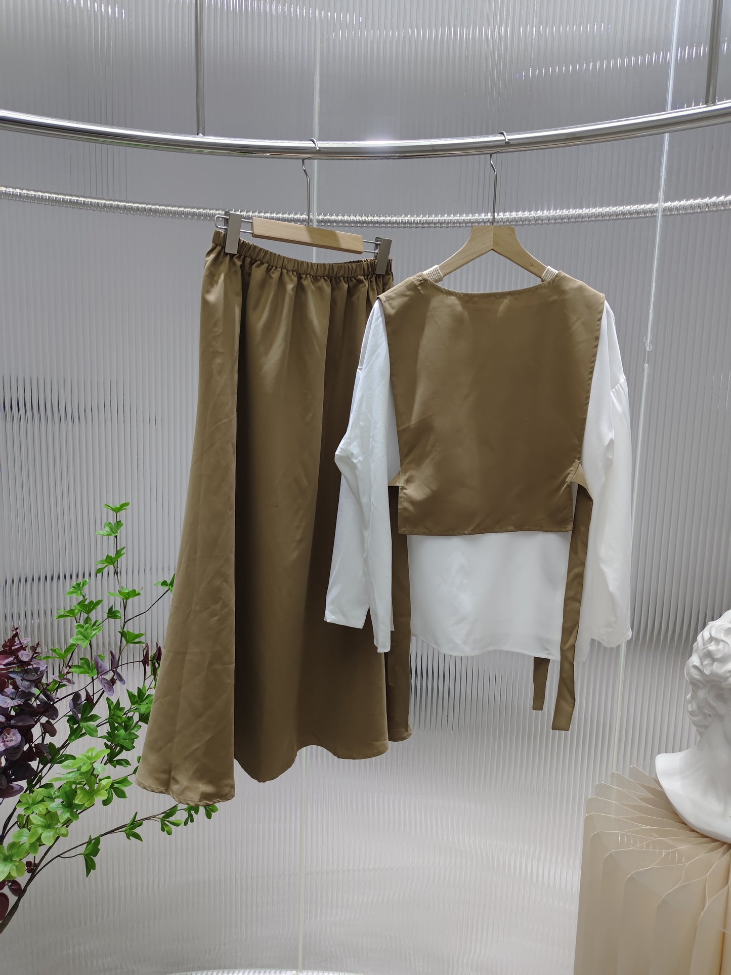 New Spring and Autumn European Design Top with Style Shirt and Versatile Skirt Set for Women